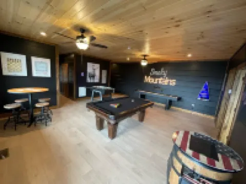 BRAND NEW! Stunning VIEWS,Huge Decks,Game Room,Fire Pit