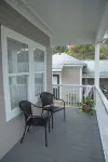 Perfect Getaway! Quaint Cottage 1 block to beach, Old Town, park and more!