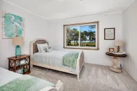 Live Oak Cottage - Riverfront Getaway with Dock Access Hotels in Glynn County