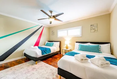 Colorful Oasis ~ Pool ~ Game Room ~ Ping Pong ~ Basketball Court ~ Grill & More Hotels near Fort Lauderdale Executive Airport