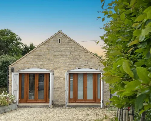 Whitley Old Garage, Whole Snug Luxury Cottage - Nr Lacock, Bath, Cotswolds Hotels in Whitley