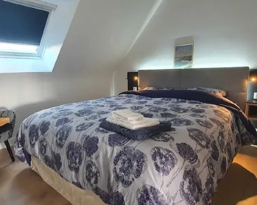 Quiet apartment with exceptional sea view on the heights of Erquy comfort + parking 埃爾基酒店
