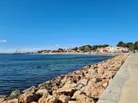 Charming accommodation on the port of Mèze