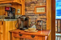 Summit-Level Luxury: Views, Hot Tub, Games and 15 minutes to town!