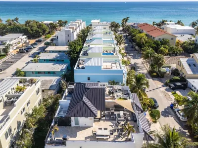 Luxurious 4 Bedroom Beach Villa steps from Hollywood Beach