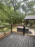 3Br/2B Cottage in Popular Lake Area. Book Early to Get Preferred Summer Dates!