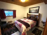 River's Edge Cabin - Newly Remodeled - On the Big Laramie River