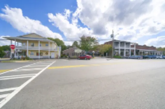 Cozy 4BR Cottage in Downtown Warm Springs