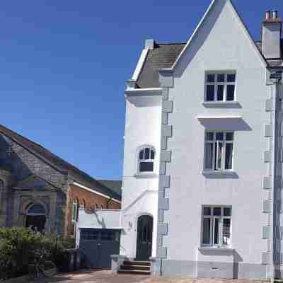 Huge 5 bed Grade II listed home in heart of town great easy parking for  4 cars Hotel Exterior