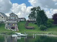 Charming 3-bedroom lake house on Tri lakes 6 miles north of Columbia City.