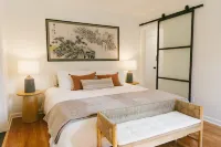 "The Meridian" Modern Stay near Downtown / Airport Hotels near Blue Grass Airport