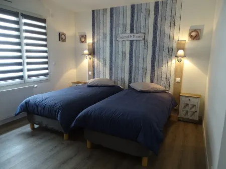 Seaside 2/5 People "JACUZZI and Private Sauna Option PAYABLE