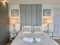 Cape Code Waterfront Cottage