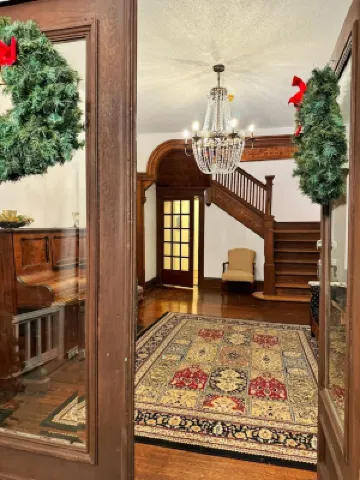 Halloween Suite / 2BD/1BA Apt in Holiday House