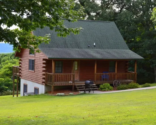 Romantic Log Cabin w/ Hot Tub, Near Mississippi River Retreat Hotels in Freeman
