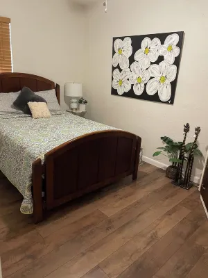 COZY HOME in OCALA Downtown area, nearDowntown square events and fine dining.