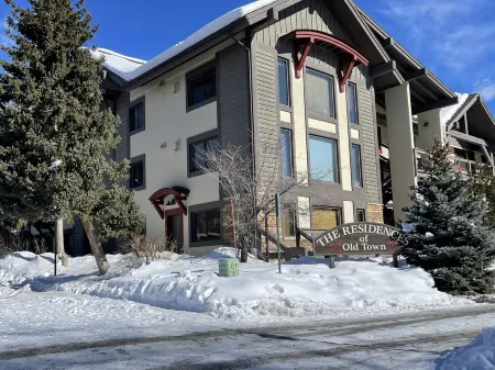 Luxury Remodel Downtown Condo Across from Yampa River