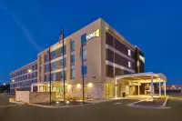 Home2 Suites by Hilton Tucson Airport - Airport Shuttle