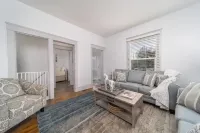 Relax at this charming, cozy DT hideaway - Pet friendly