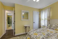 100 Steps to the Gulf -Soaring Ceilings, Beams, Contemp, Free Lighthouse Passes