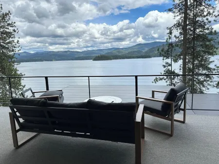 Luxury Lake View Отели в г. Кутеней