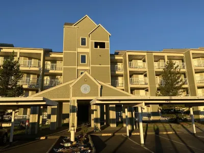 Oceanfront Panoramic Views, KING Bed, Two Masters! Hotels near World Kite Museum & Hall-Fame