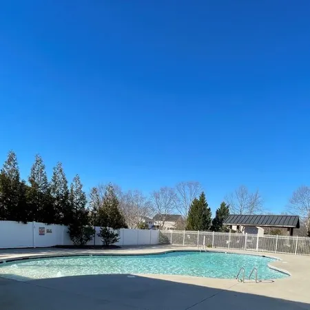 Modern, Relaxing, Peaceful home near Furniture Market and High Point University