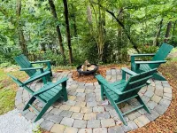 Secluded 2BR house in the trees 1mi from BHM city - sauna, hot tub, ping pong