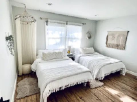 Bright 4 Bedroom Mountain View Home By Arts Plaza