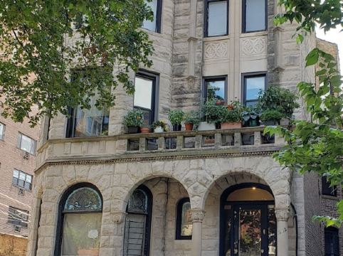 Large, Exquisitely Decorated in Heart of East Lakeview Near Wrigley & Lakefront