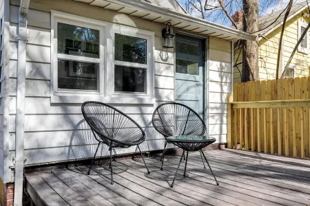 Charming 2-bedroom house with AC, WiFi in wonderful Richmond Отели рядом с достопримечательностью «The Museum of the Confederacy»