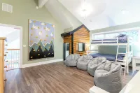 Upscale and Family-Friendly in Wintergreen - piscina