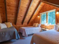 Rangeley 4-Season Retreat – Water and Sunset Views – Wood Stove – Game Room レーンジリーのホテル