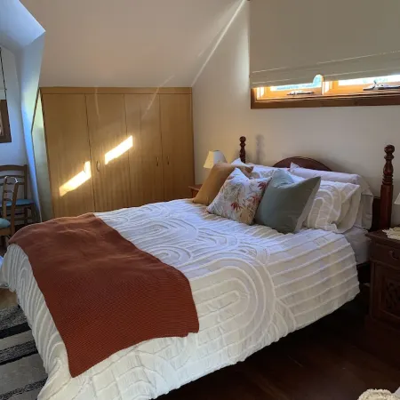 Fully Contained Private Loft, with scenic views from patio Отели в г. Лавдейл