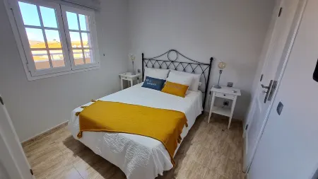 Apartment with sea and mountain views. Close to everything and ideal connections.