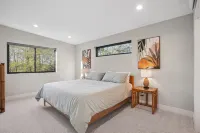 2 acre Retreat-walk to beach/hot tub/sauna Hotels near 4175 N Hwy 101