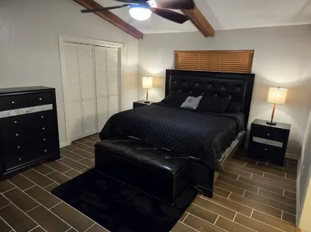 Spacious Retreat with Large Pool-ideal getaway