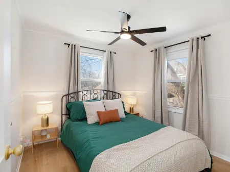 Charming 3BD 2BR Dog Friendly