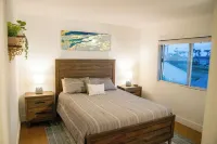 1Block from beach - Steps from restaurants & shops