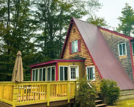 Clean+Modern Cozy A-frame Hotels in Fryeburg