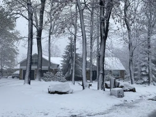 Locate on Hidden Valley Resort close to the ski slopes and Highland Golf Courses