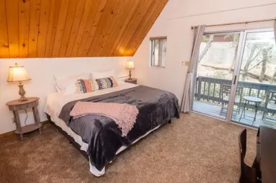 Stunning secluded creekside A-Frame cabin/gameroom 레이크 애로헤드 브랜치 도서관 주변 호텔