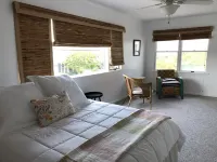 Oceanblock 4 bed / 4 full baths with Courtyard, Outdoor Shower, 2 Decks