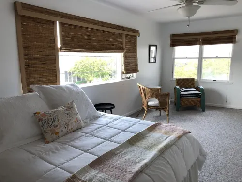Oceanblock 4 bed / 4 full baths with Courtyard, Outdoor Shower, 2 Decks