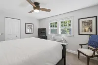 Beautiful 4 bedroom home just 3 1/2 blocks from downtown & Lake Michigan - Balcony