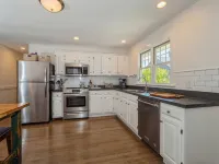 Two Bedroom Cottage Close To Town