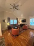 Kimi's Cottage: Class & Character- 2 bedroom cottage in Nashville, TN