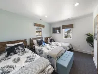 Unique 6 Bedroom Lakeview Home with Roof Terrace Hotels in Huron