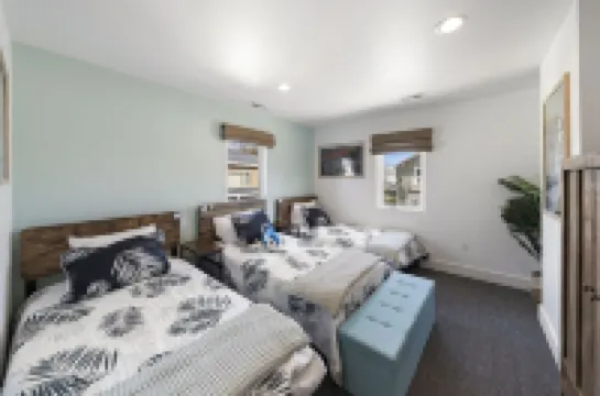 Unique 6 Bedroom Lakeview Home with Roof Terrace