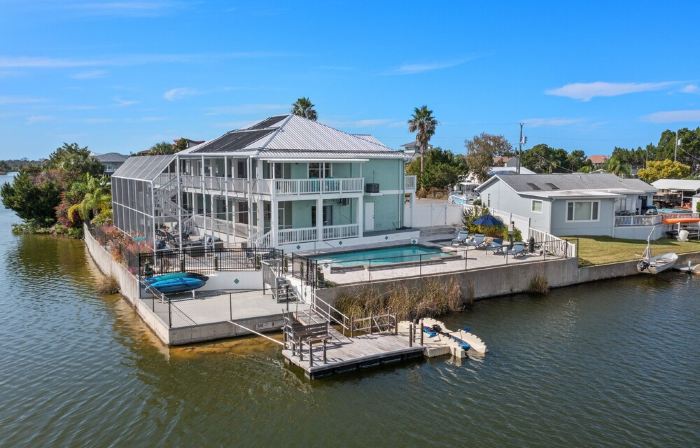 Water Front/ Free Heated Salt Water Pool/Game Room/Amenities Galore